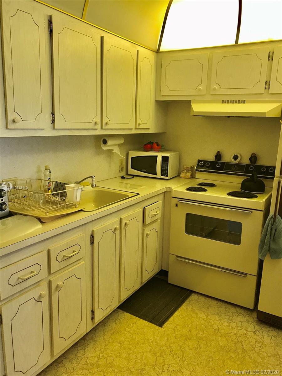 198 Suffolk F, Unit 198 Boca Raton, FL 33434 - Photo 11 of 14 Gallery Image 11