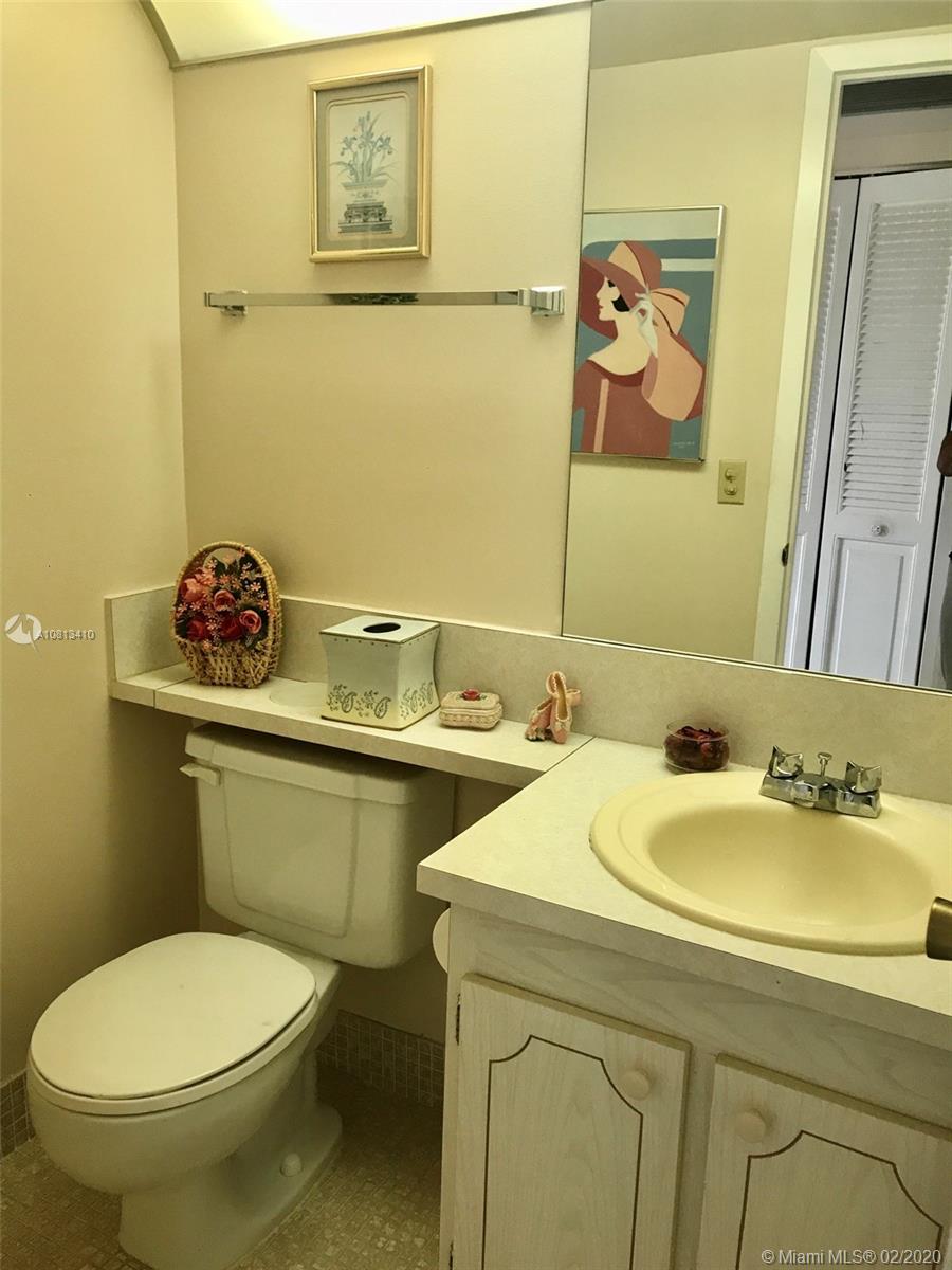 198 Suffolk F, Unit 198 Boca Raton, FL 33434 - Photo 4 of 14 Gallery Image 4