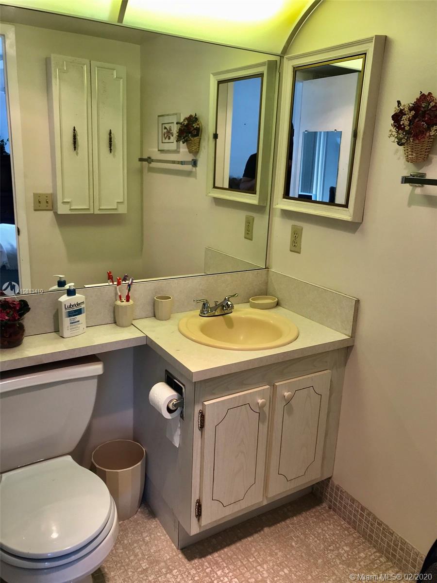 198 Suffolk F, Unit 198 Boca Raton, FL 33434 - Photo 6 of 14 Gallery Image 6