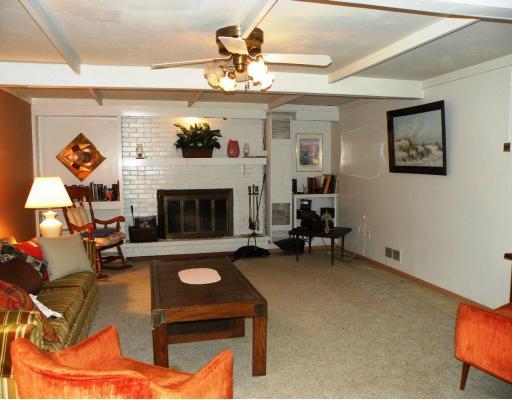 952 Bebout Road Venetia, PA 15367 - Photo 16 of 18 Den/Family/Great Room.