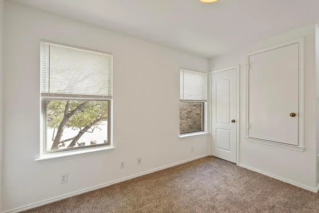 $1,872 | 200 Lexington, Kyle, TX 78640