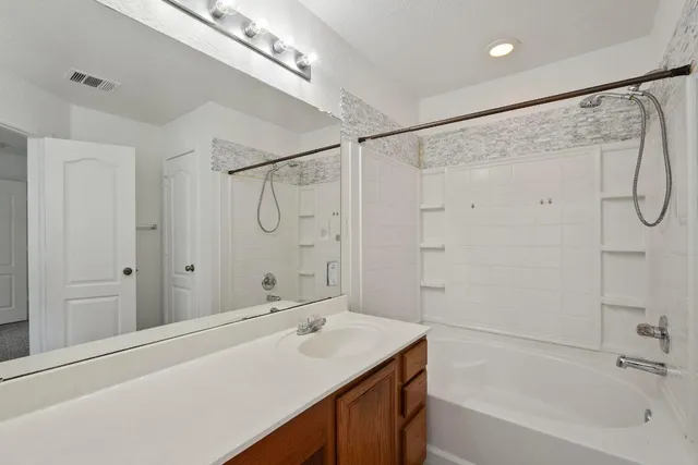 $1,872 | 200 Lexington, Kyle, TX 78640