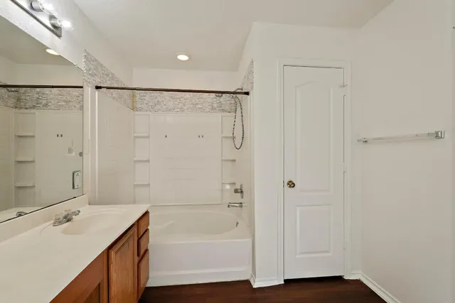 $1,872 | 200 Lexington, Kyle, TX 78640