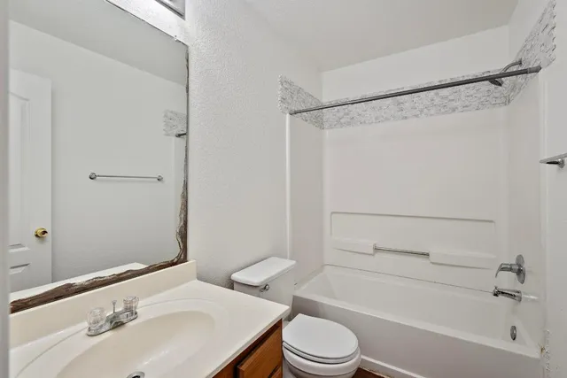 $1,872 | 200 Lexington, Kyle, TX 78640