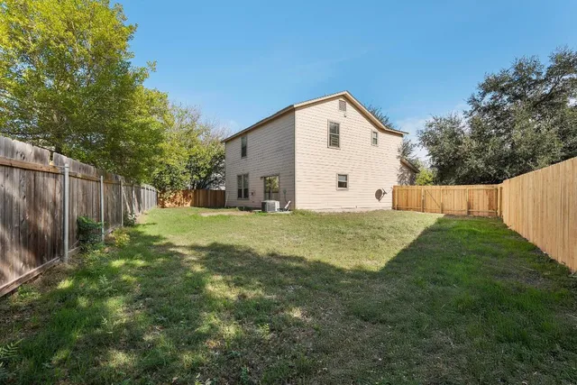 $1,872 | 200 Lexington, Kyle, TX 78640