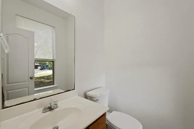 $1,872 | 200 Lexington, Kyle, TX 78640