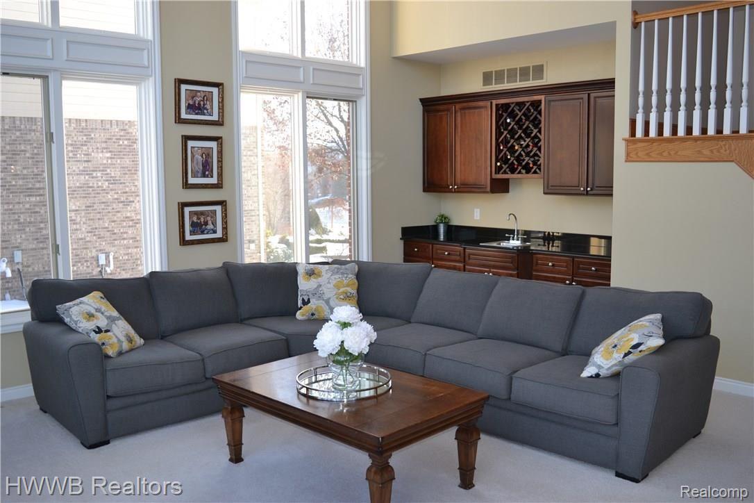 690 Panorama Drive Rochester, MI 48306 - Photo 10 of 23 15 - Great Room with Wet Bar.JPG