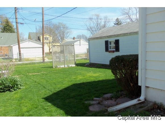 2040 North 6th Street Springfield, IL 62702 - Photo 2 of 9