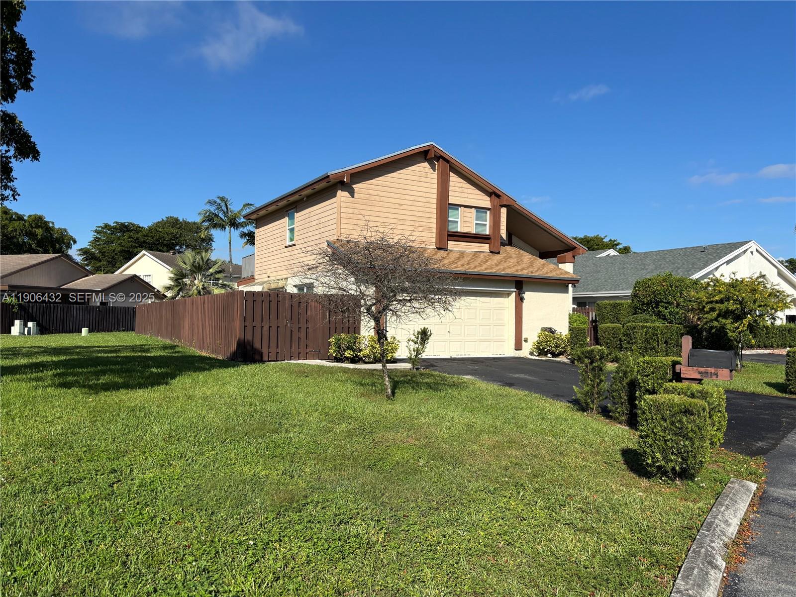 4314 Southwest 148th Court Miami, FL 33185 - Photo 4 of 32