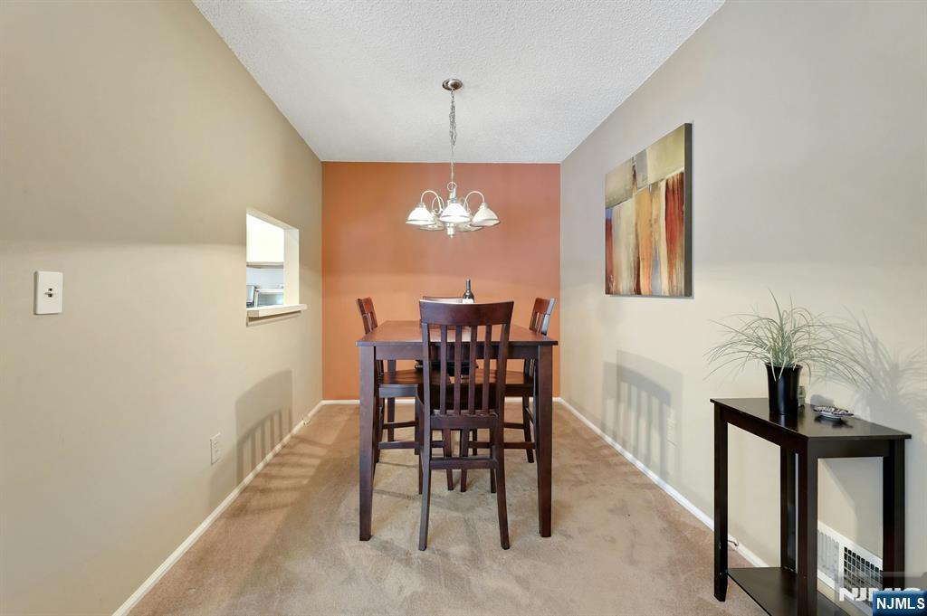 601 Lilac Lane Mahwah, NJ 07430 - Photo 5 of 30