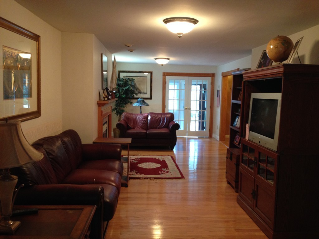 68 Locust Terrace Warren, RI 02885 - Photo 2 of 8 Gallery Image 2
