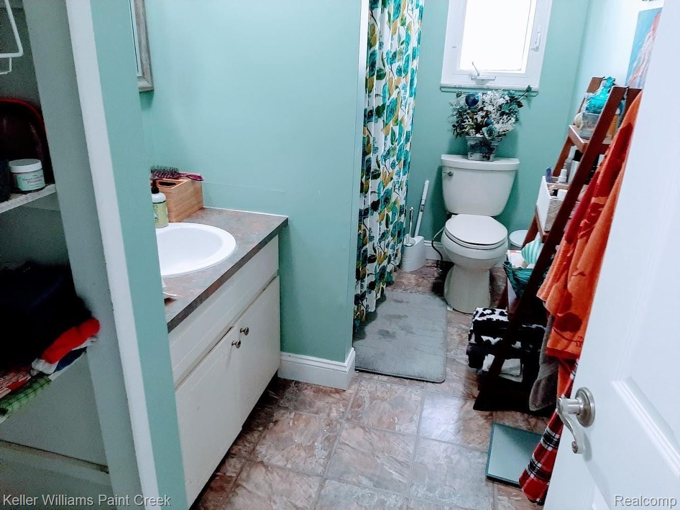 1780 June Avenue Rochester, MI 48309 - Photo 9 of 14 Bath.jpg