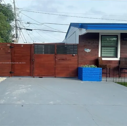 $1,995 | 2115 Northwest 185th Street, Unit B, Miami Gardens, FL 33056