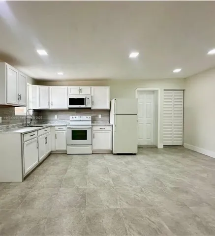 $1,995 | 2115 Northwest 185th Street, Unit B, Miami Gardens, FL 33056