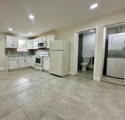 $1,995 | 2115 Northwest 185th Street, Unit B, Miami Gardens, FL 33056