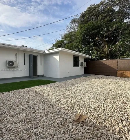 $1,995 | 2115 Northwest 185th Street, Unit B, Miami Gardens, FL 33056