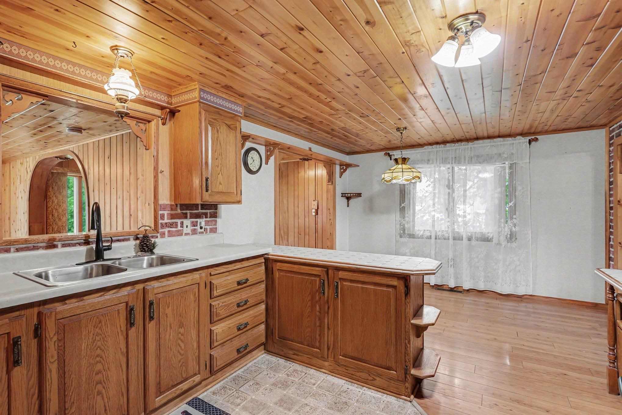 2437 Amelith Road Bay City, MI 48706 - Photo 12 of 36