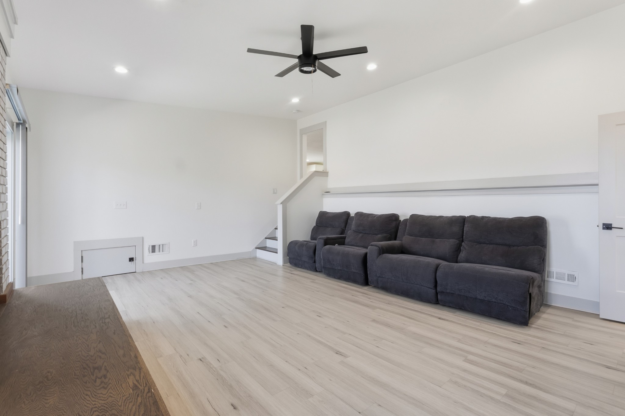 652 Moormans Arm Road Nashville, TN 37207 - Photo 19 of 25 a living room with furniture and a ceiling fan