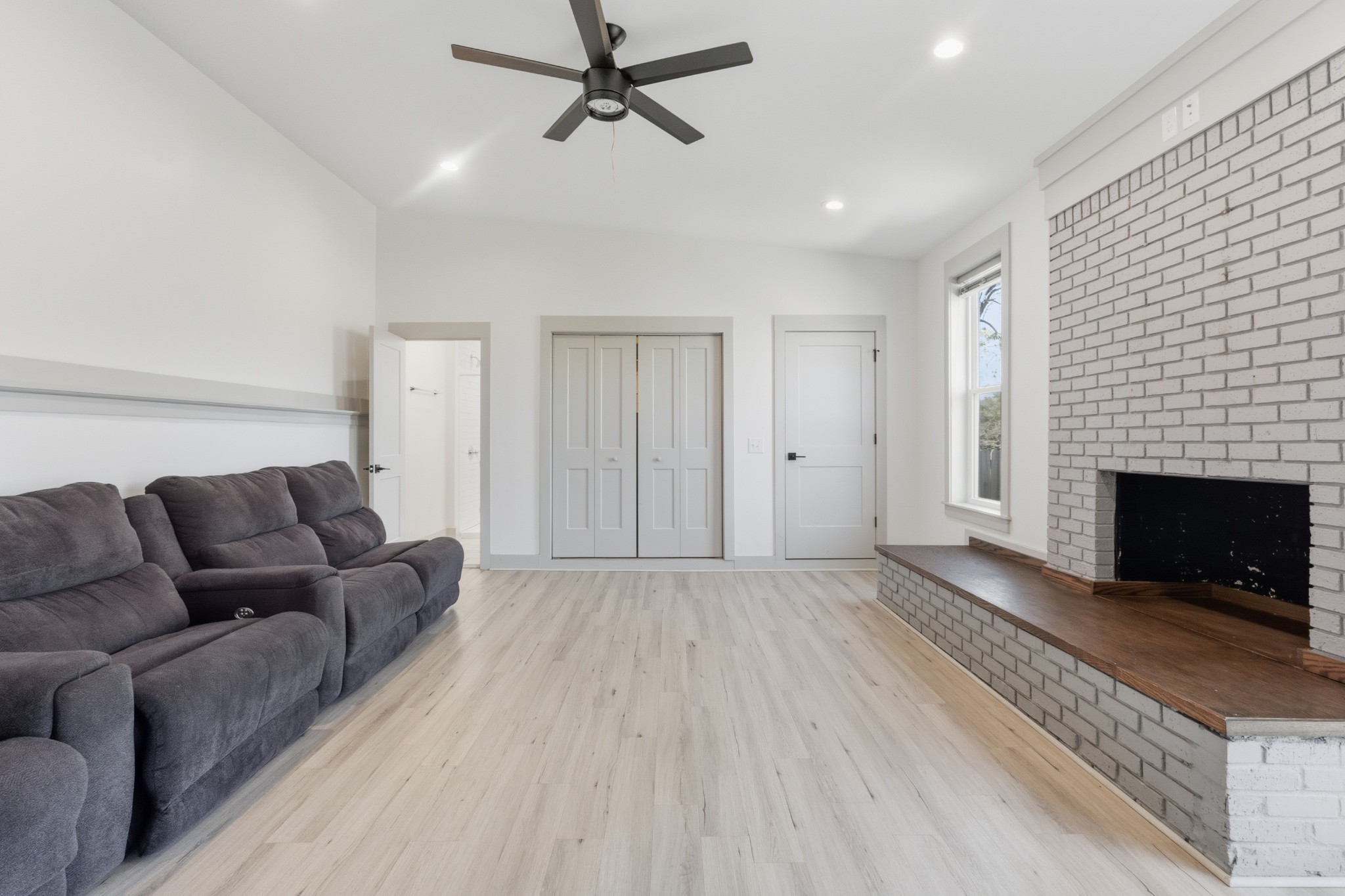 652 Moormans Arm Road Nashville, TN 37207 - Photo 21 of 25 a living room with furniture and a fireplace
