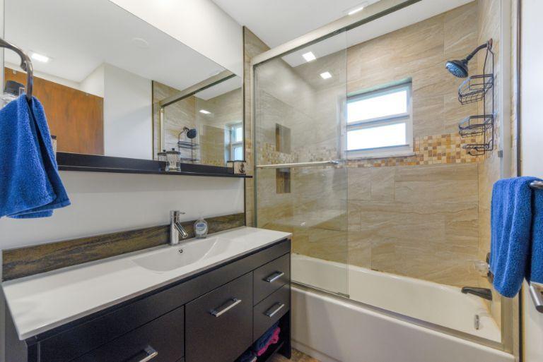 314 Akron Road Lake Worth, FL 33467 - Photo 15 of 28 Bath Room 01