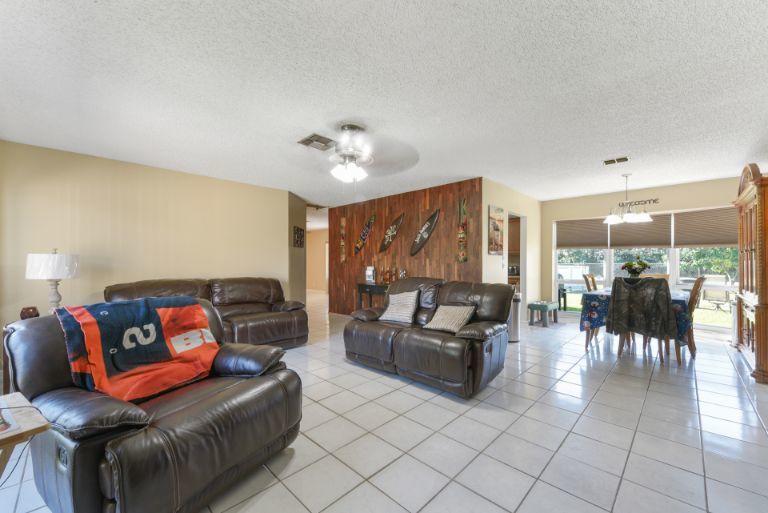 314 Akron Road Lake Worth, FL 33467 - Photo 4 of 28 Living 01