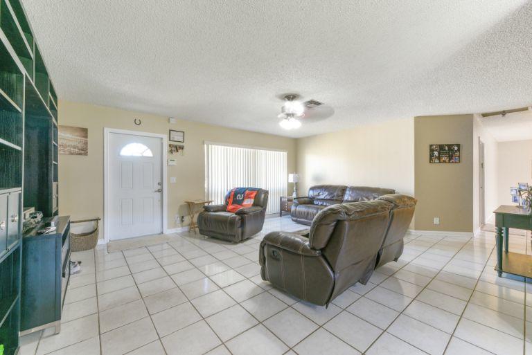 314 Akron Road Lake Worth, FL 33467 - Photo 5 of 28 Living 02