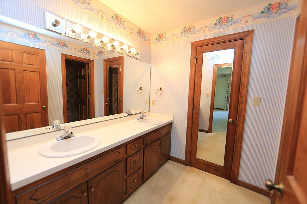 7610 Wilderness Road Raleigh, NC 27613 - Photo 21 of 27 Owner Bath
