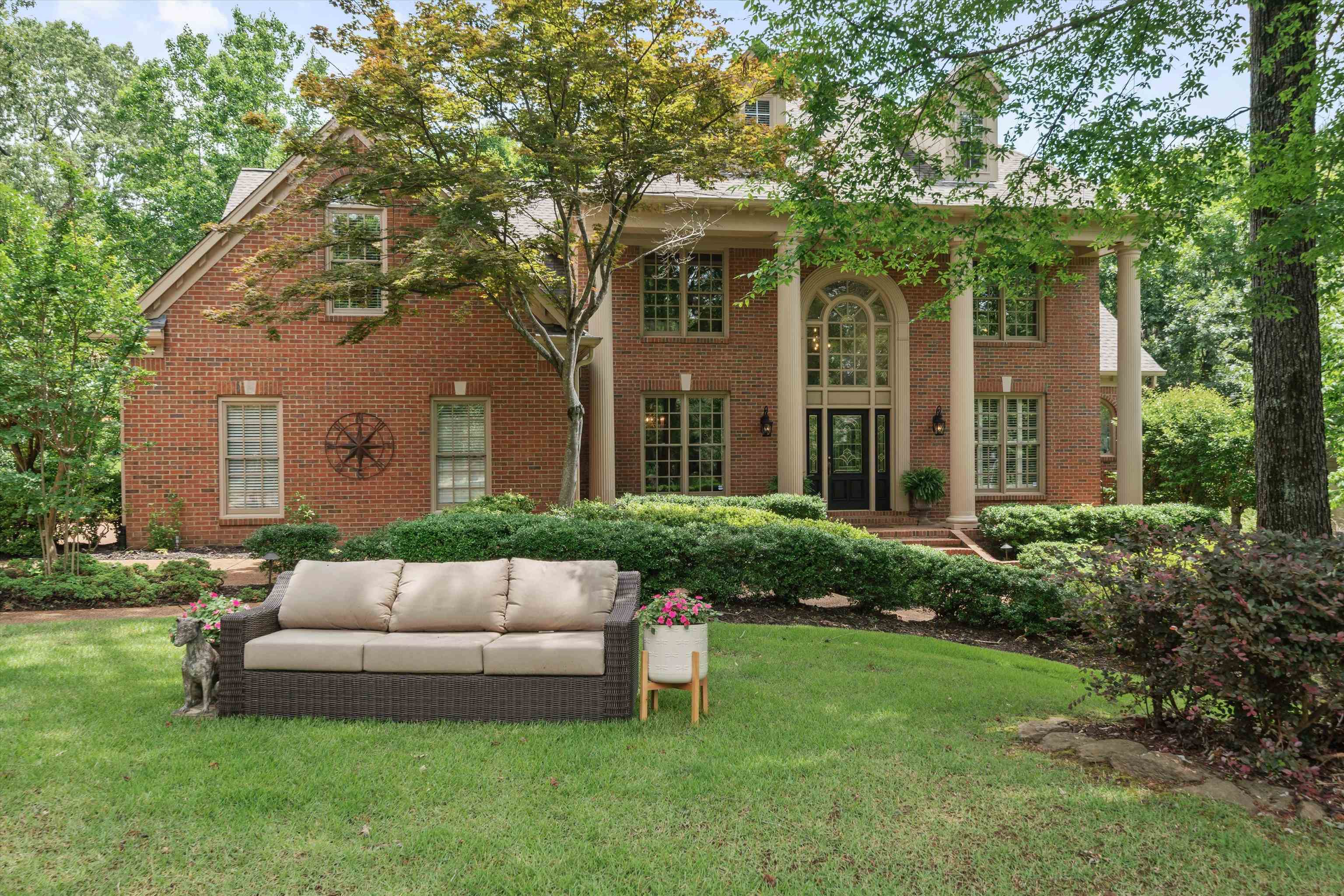 8897 Forest Ridge Cove Memphis, TN 38018 - Photo 32 of 35 View of front facade featuring outdoor lounge area, a front yard, and brick siding