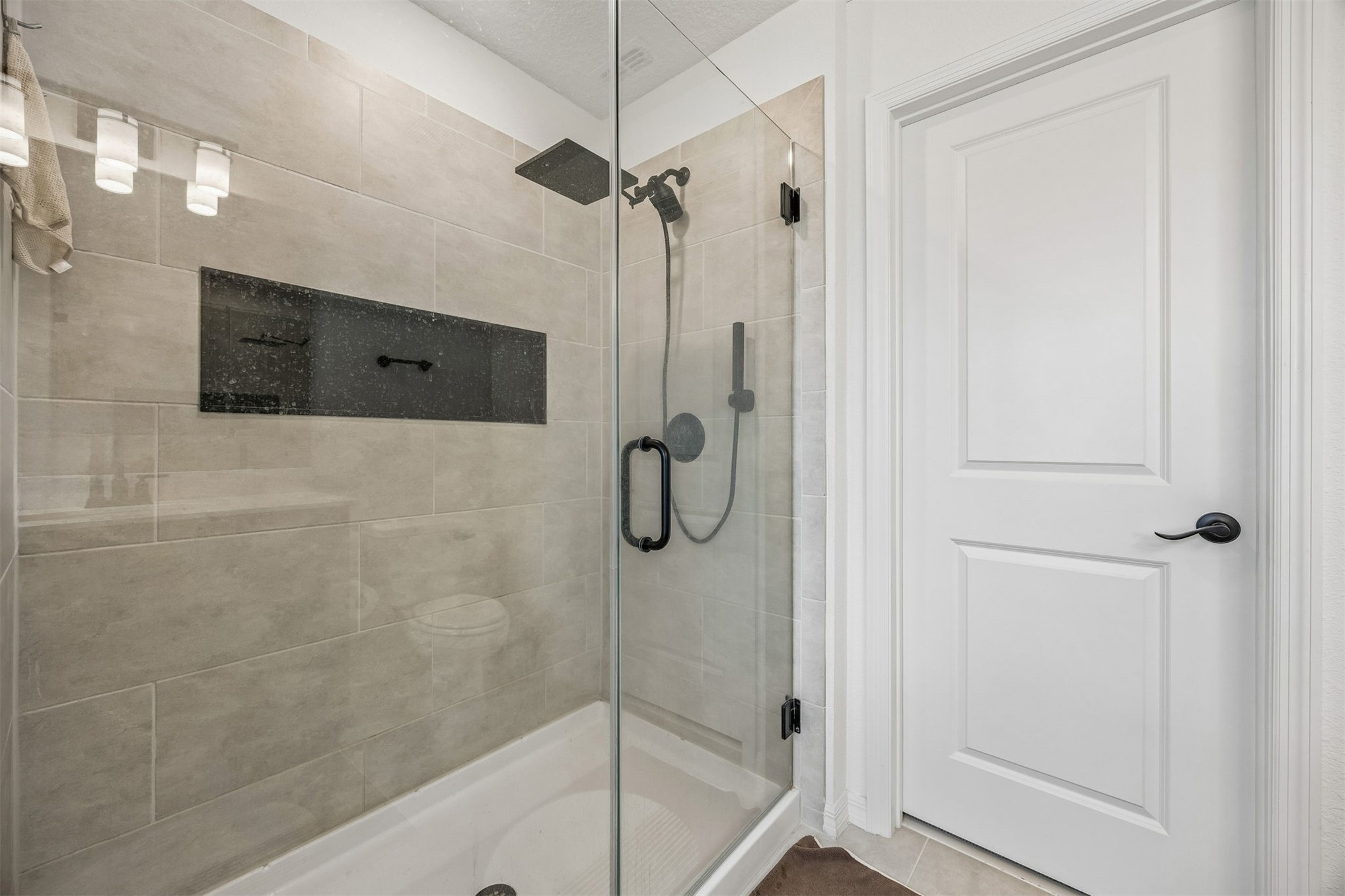 236 Hawthorn Park Circle Yulee, FL 32097 - Photo 17 of 28 a bathroom with a shower