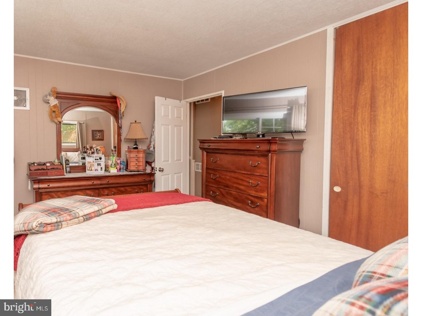 29 Calicobush Road Levittown, PA 19057 - Photo 13 of 25 Bedroom - Main