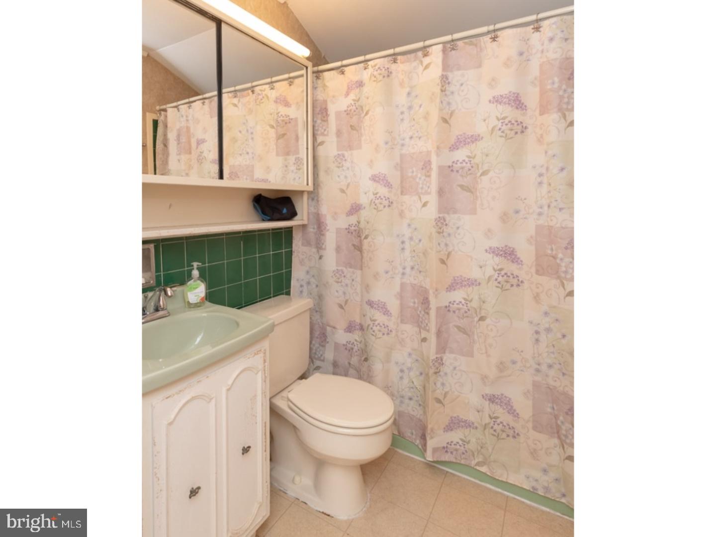 29 Calicobush Road Levittown, PA 19057 - Photo 21 of 25 Bathroom