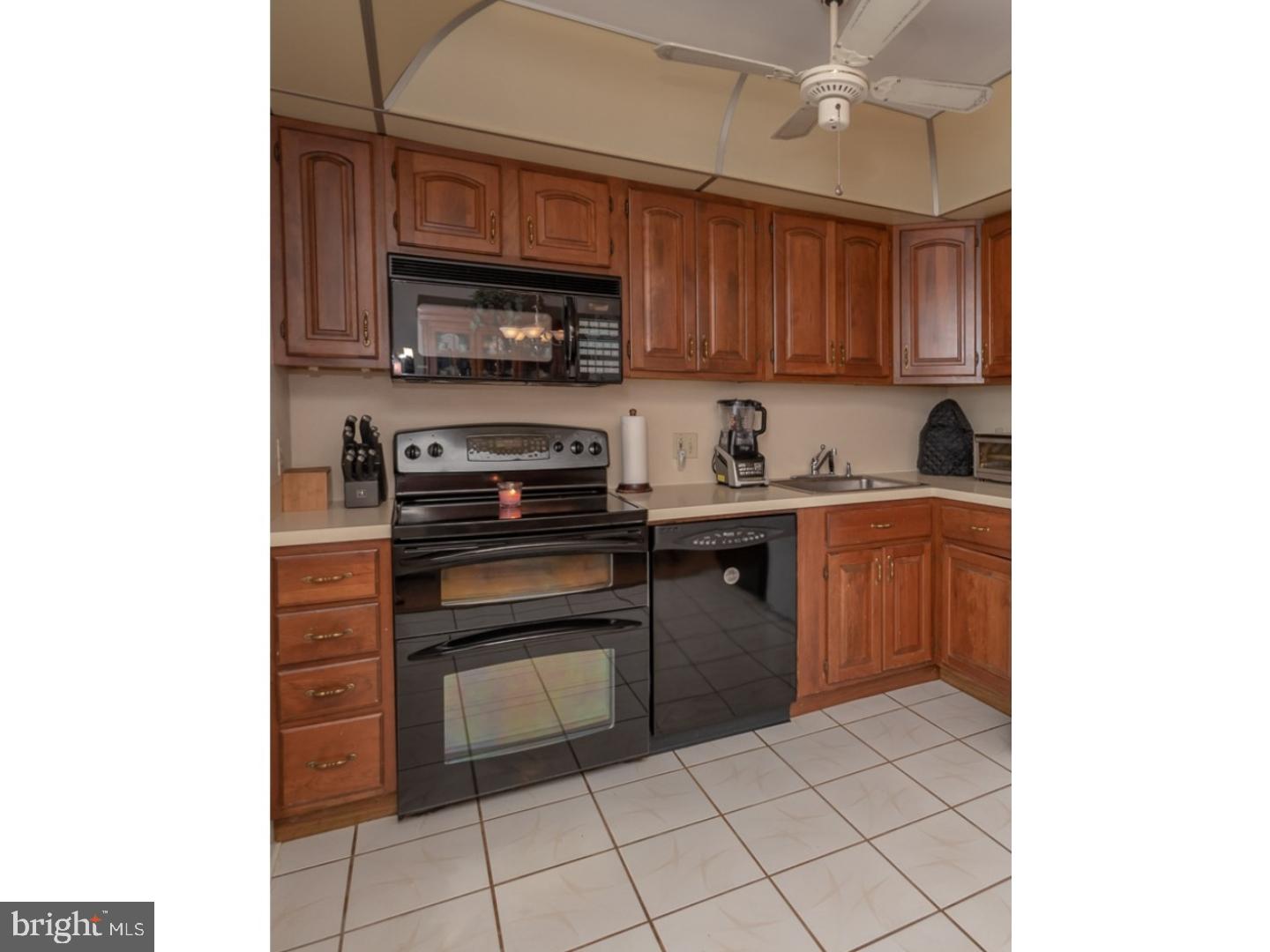 29 Calicobush Road Levittown, PA 19057 - Photo 5 of 25 Kitchen