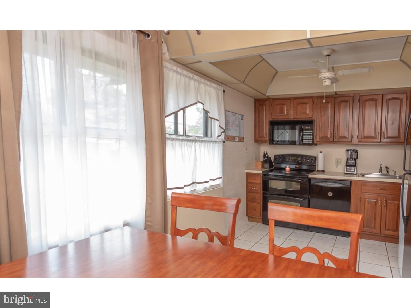 29 Calicobush Road Levittown, PA 19057 - Photo 8 of 25 Dining Room