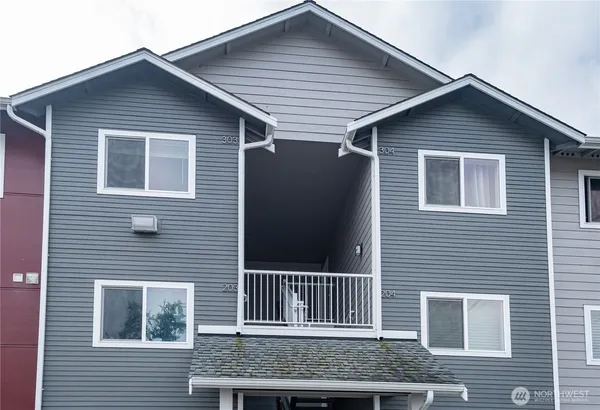 $310,000 | 1651 Southwest Mulberry Place, Unit E303, Oak Harbor, WA 98277