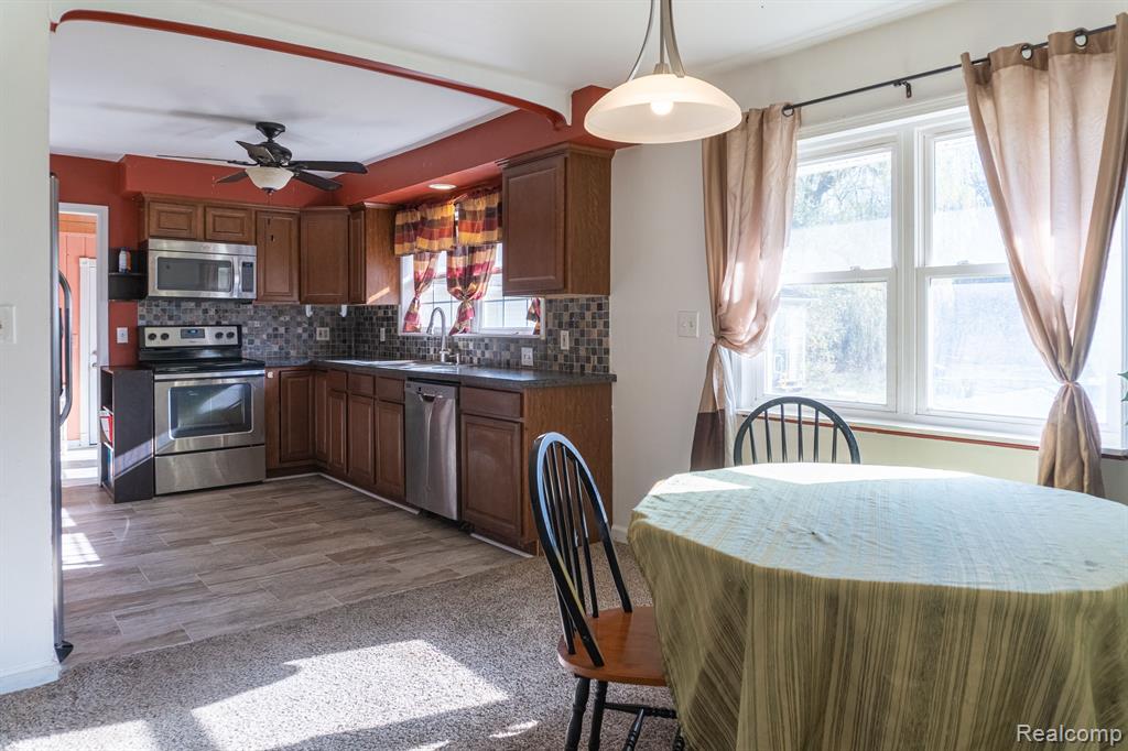 8477 Coldwater Road Flushing, MI 48433 - Photo 11 of 53