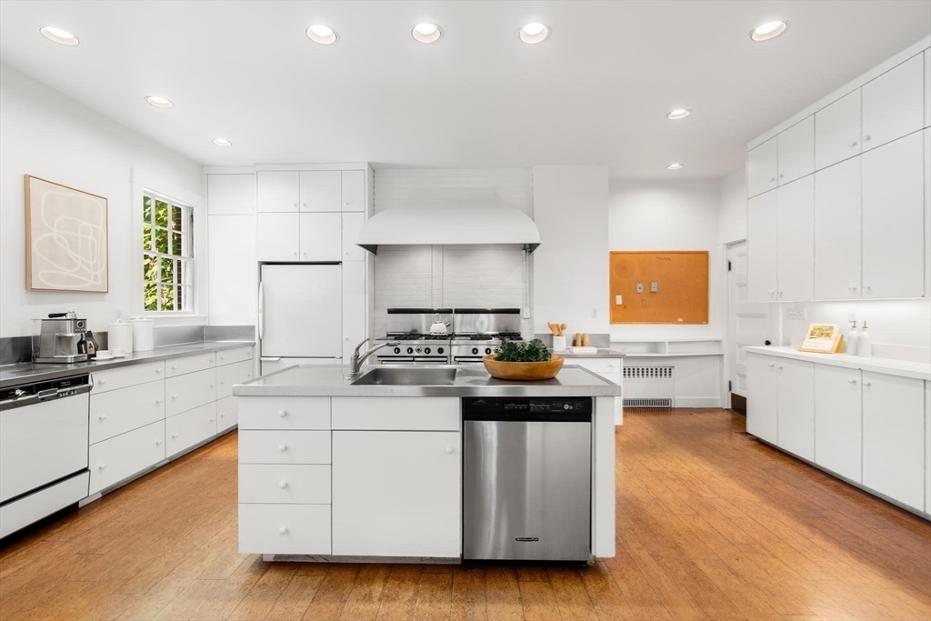 87 Hammond Street Newton, MA 02467 - Photo 15 of 40