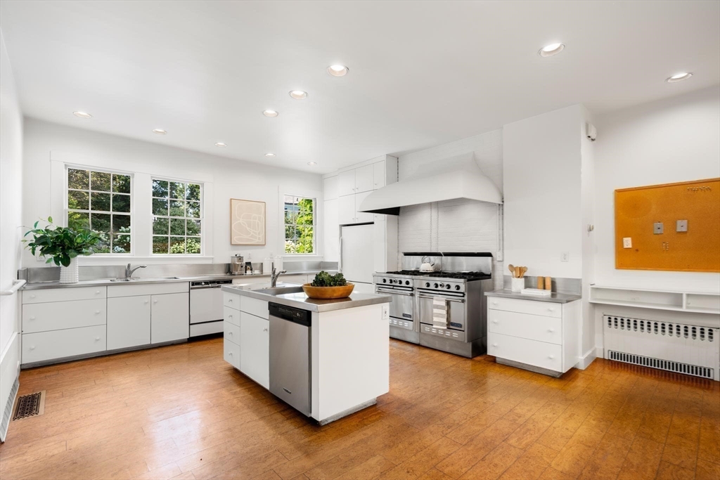 87 Hammond Street Newton, MA 02467 - Photo 17 of 40