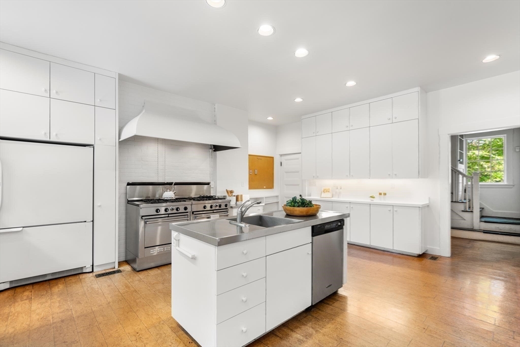 87 Hammond Street Newton, MA 02467 - Photo 18 of 40