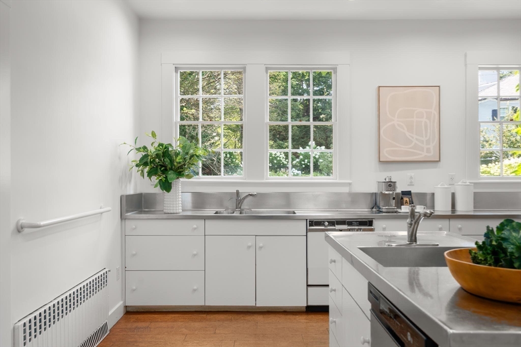 87 Hammond Street Newton, MA 02467 - Photo 19 of 40