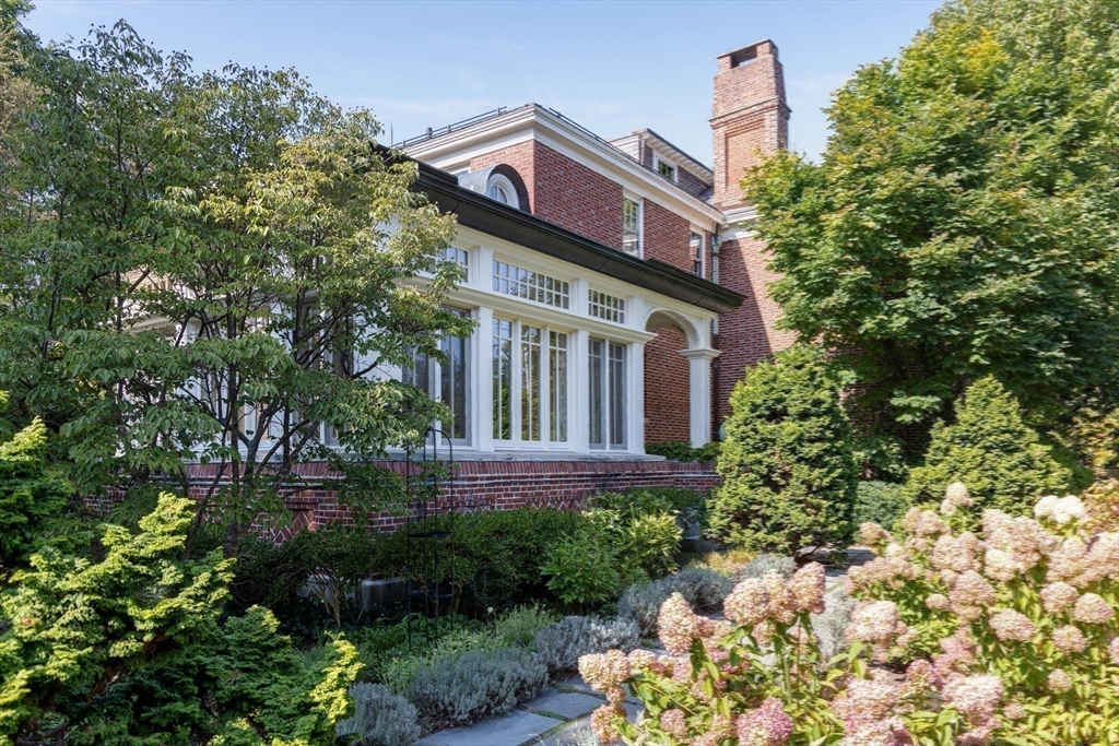 87 Hammond Street Newton, MA 02467 - Photo 37 of 40