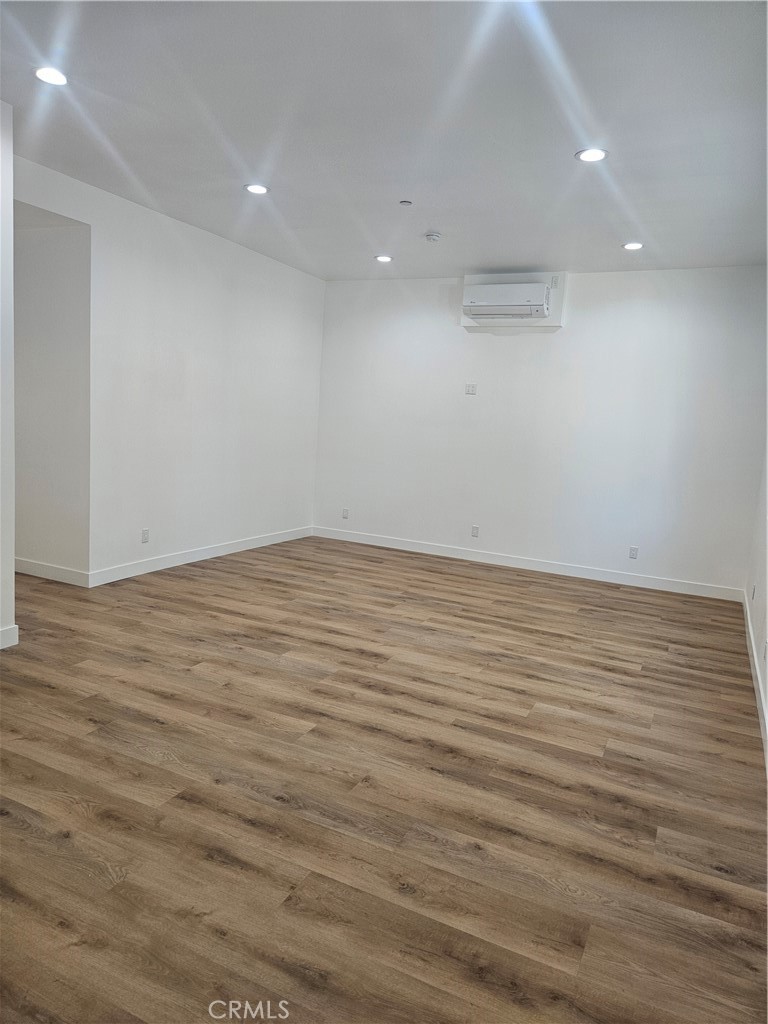 6955 Rhea Reseda, CA 91335 - Photo 5 of 16 Living Room