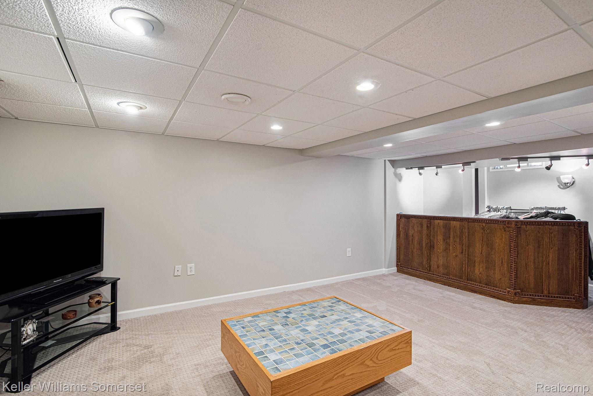 2931 West Avon Road Rochester, MI 48309 - Photo 28 of 49 26.jpg