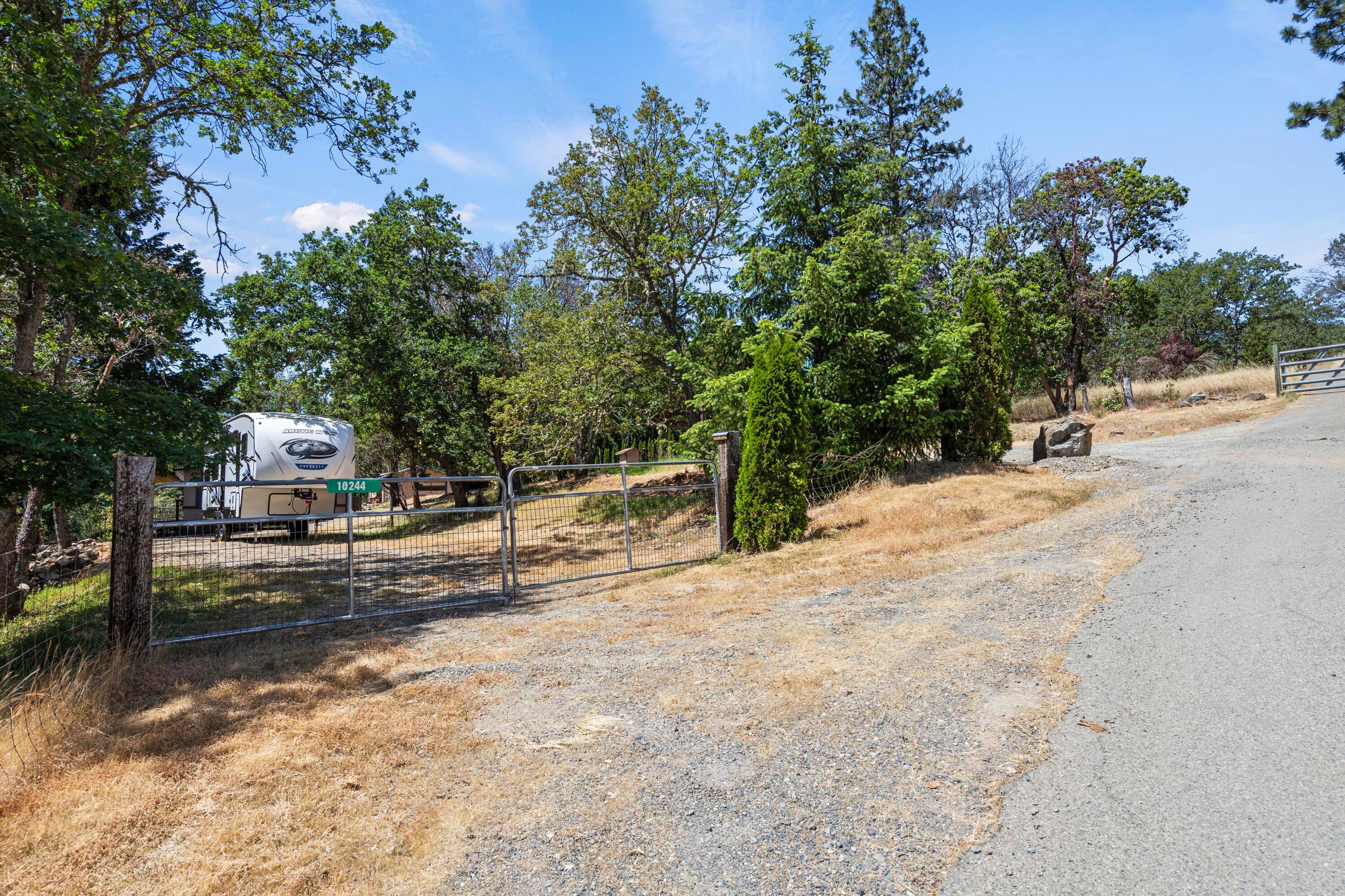 10244 North Applegate Road Grants Pass, OR 97527 - Photo 17 of 24 10244 North Applegate Road - 01