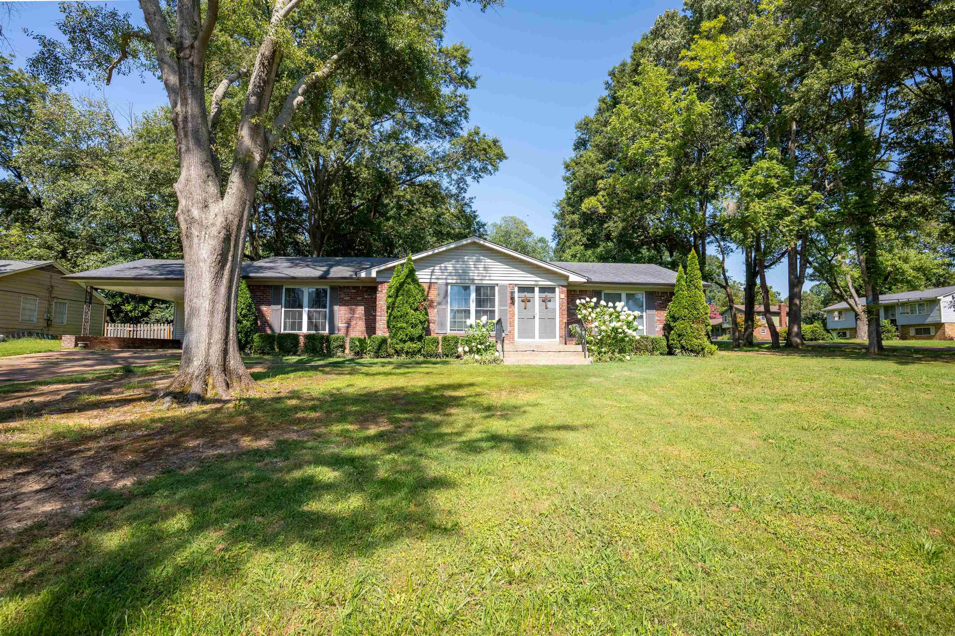 281 Ailene Road Collierville, TN 38017 - Photo 3 of 30 Ranch-style house featuring brick siding and a front yard