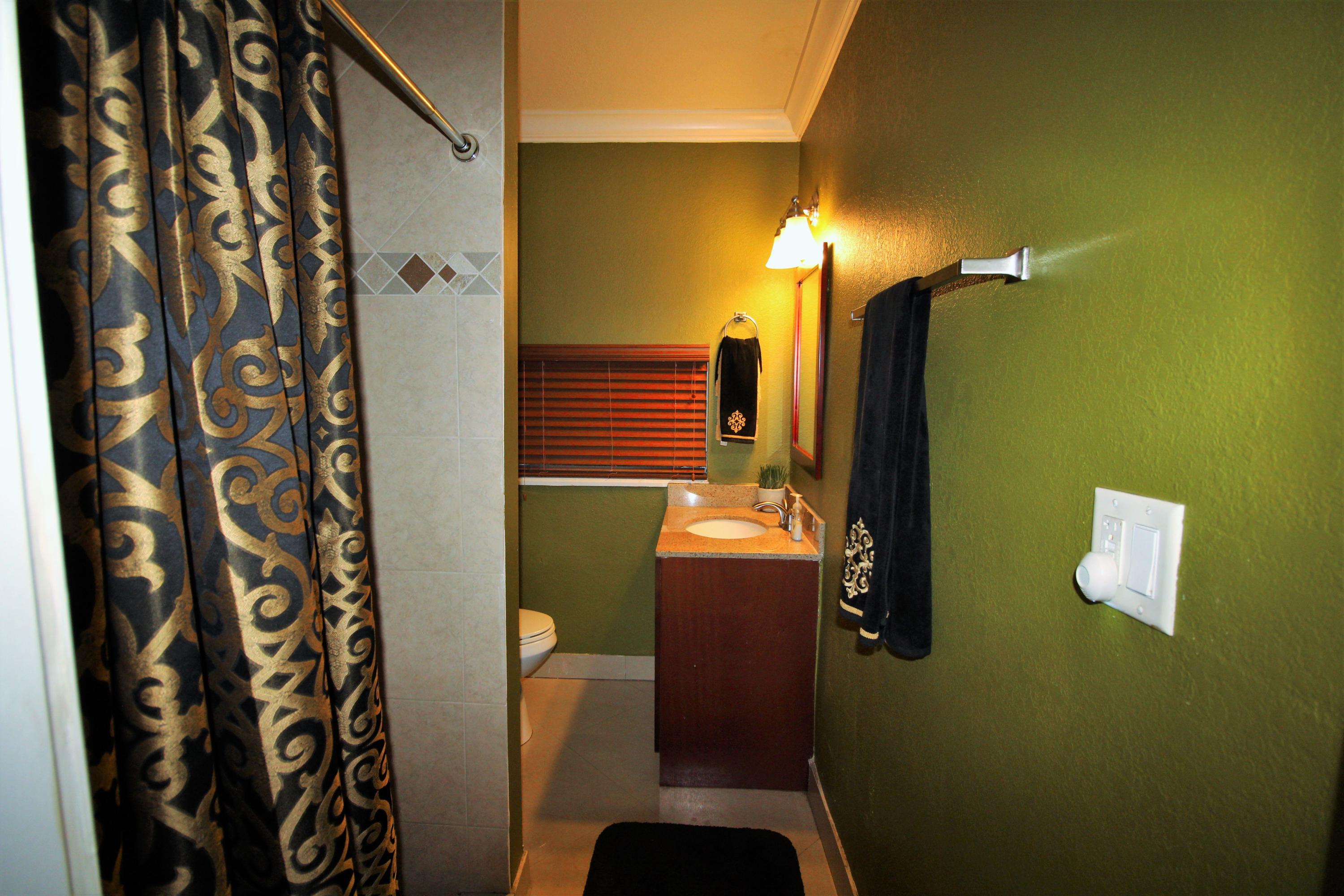 909 Andrews Road West Palm Beach, FL 33405 - Photo 12 of 33 Bathroom