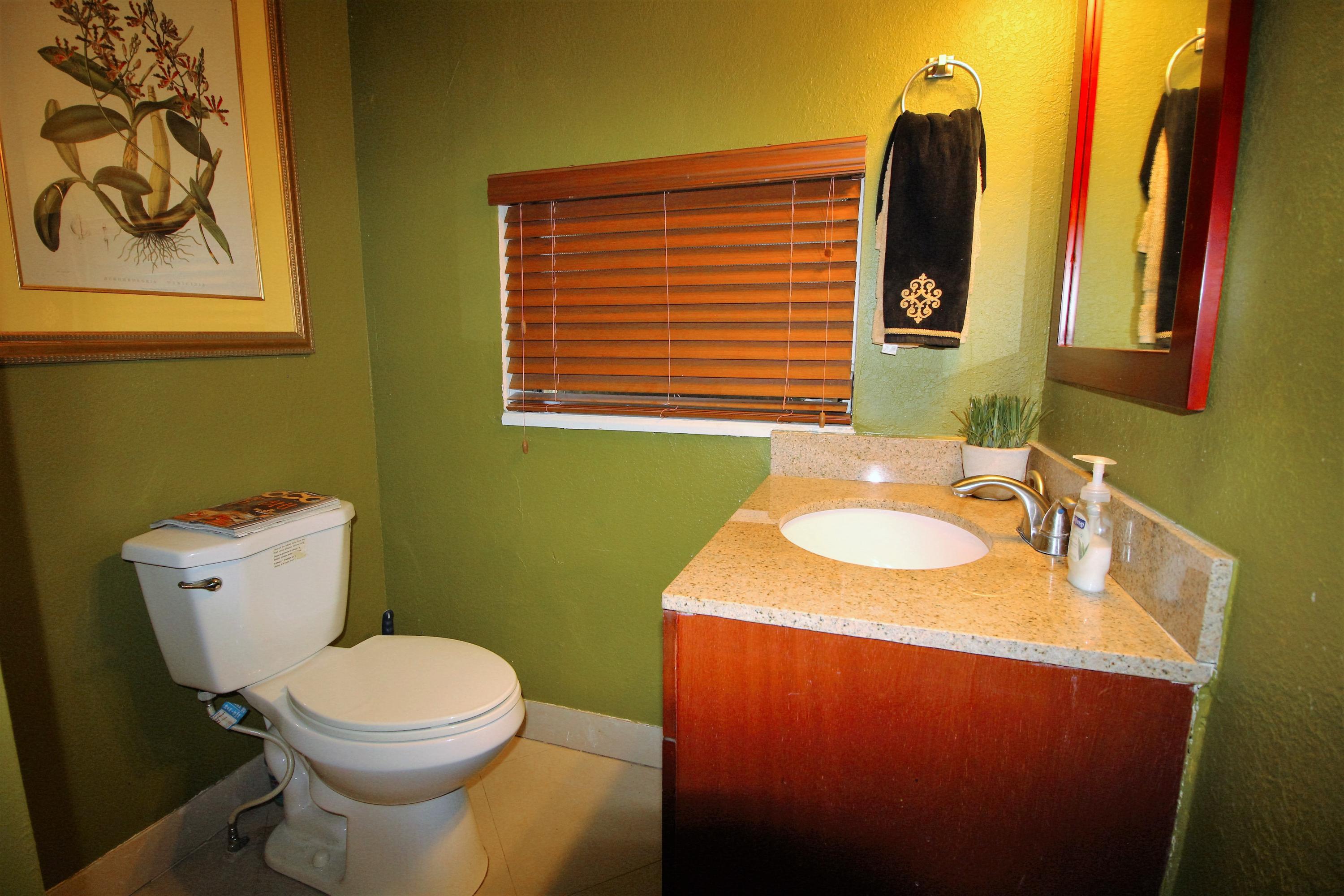 909 Andrews Road West Palm Beach, FL 33405 - Photo 13 of 33 Bathroom