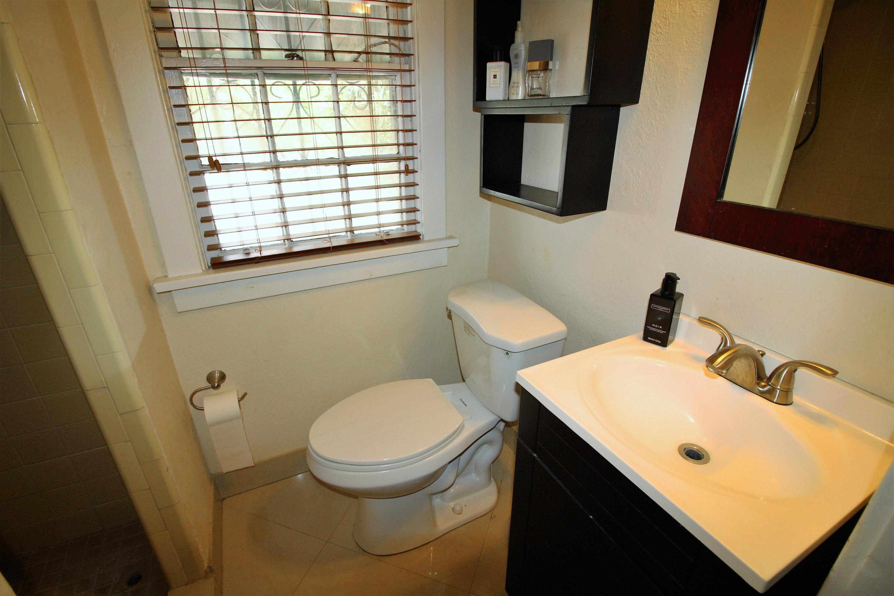 909 Andrews Road West Palm Beach, FL 33405 - Photo 18 of 33 Master bath