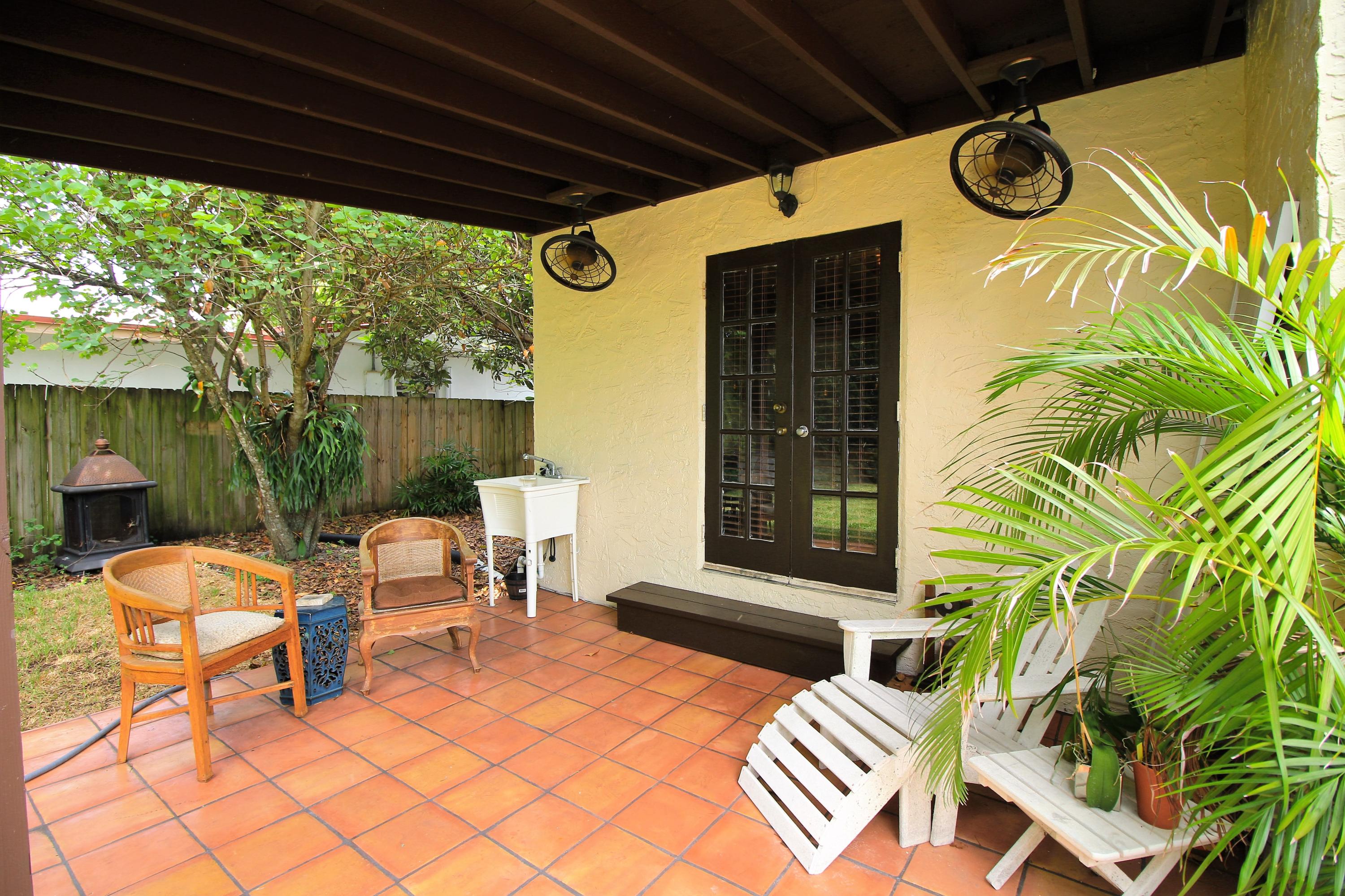 909 Andrews Road West Palm Beach, FL 33405 - Photo 20 of 33 Patio