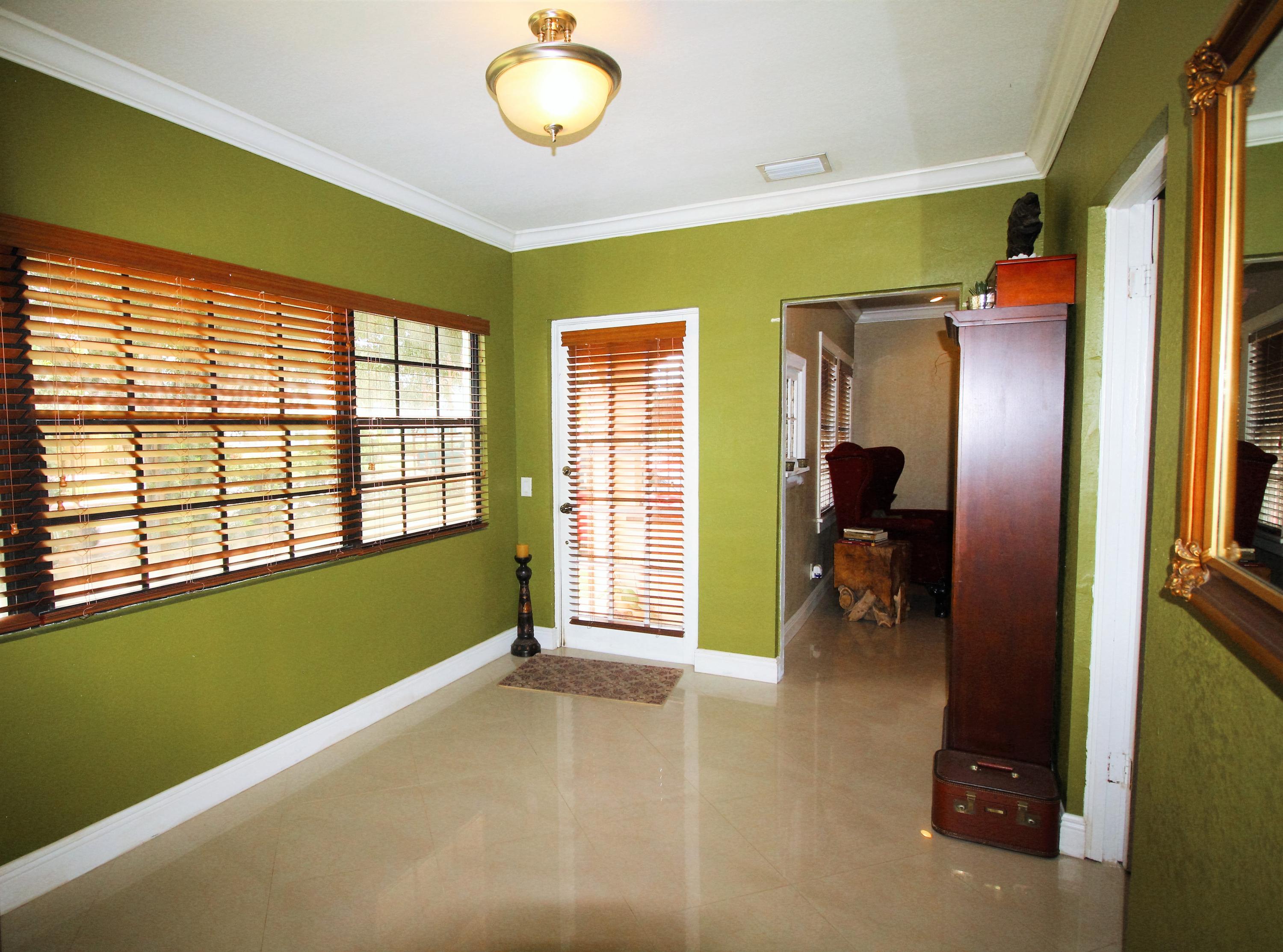 909 Andrews Road West Palm Beach, FL 33405 - Photo 4 of 33 Foyer