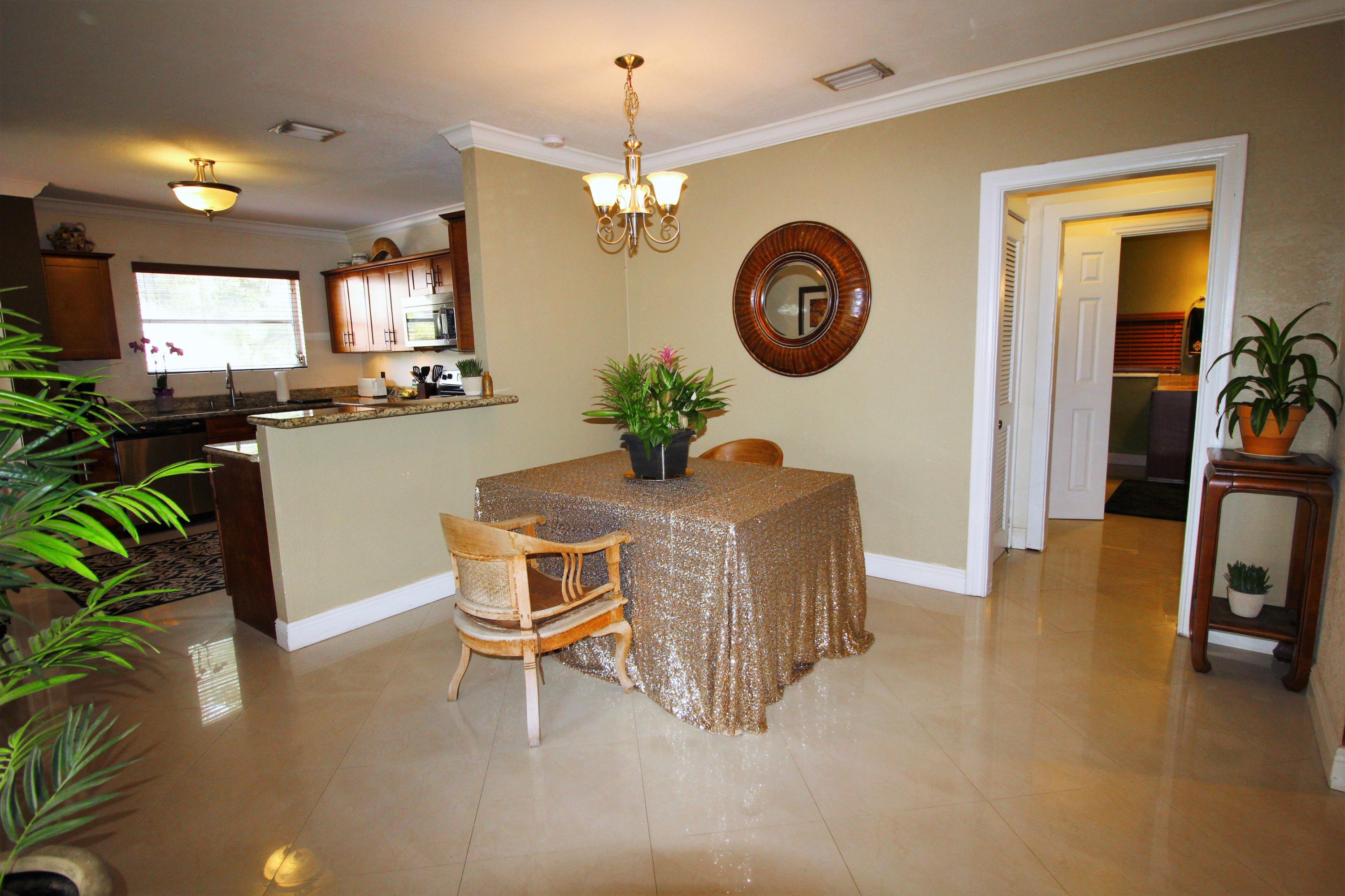 909 Andrews Road West Palm Beach, FL 33405 - Photo 7 of 33 Dining room